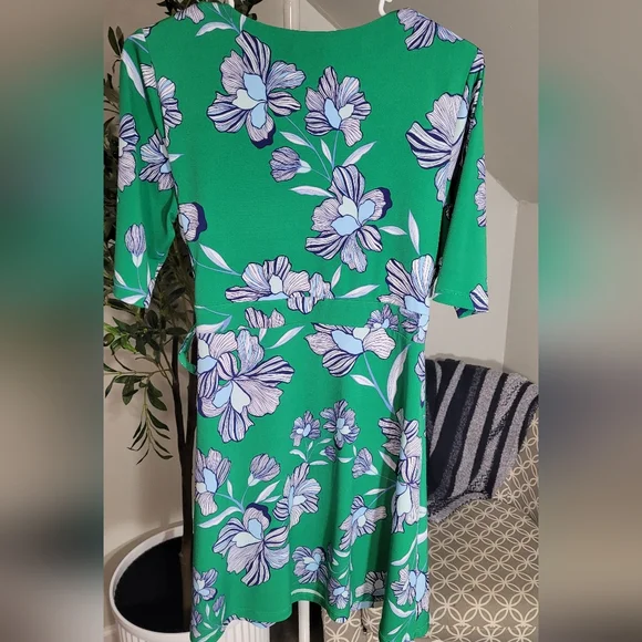 Vince Camuto Green Floral Wrap Dress Size 8 - Picture 5 of 5